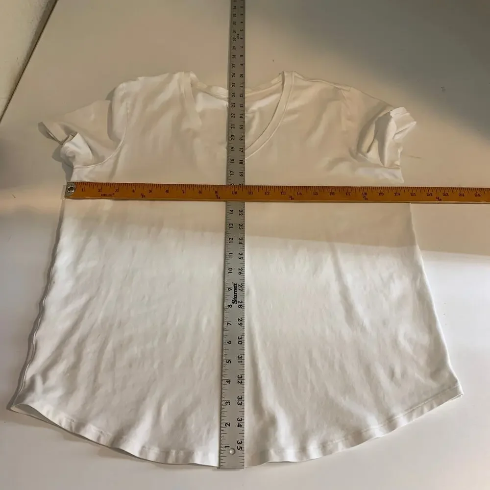 Lululemon T Shirt Womens 8/10 White Short Sleeve V Neck Curve Hem Lightweight